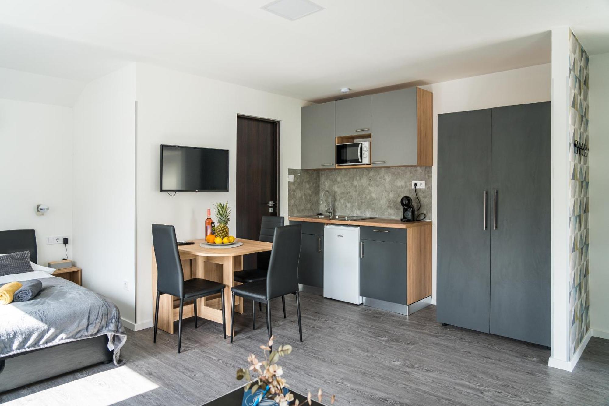 Balatonic Lemon Apartmanhaz Сиофок Екстериор снимка