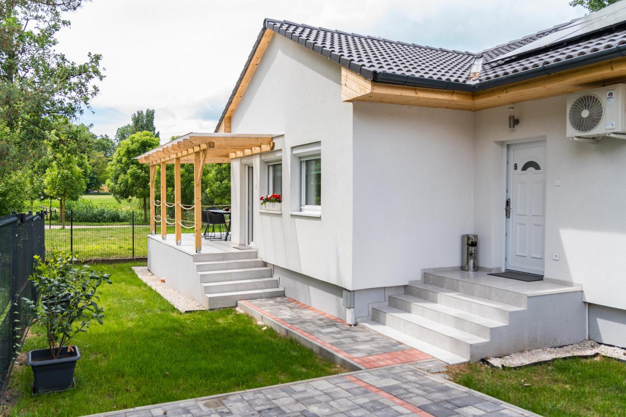 Balatonic Lemon Apartmanhaz Сиофок Екстериор снимка